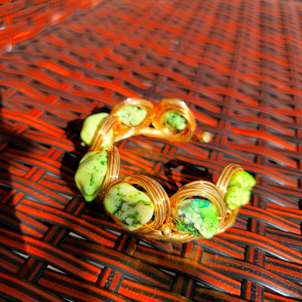 Elegant Gold and Green Stone Bracelet